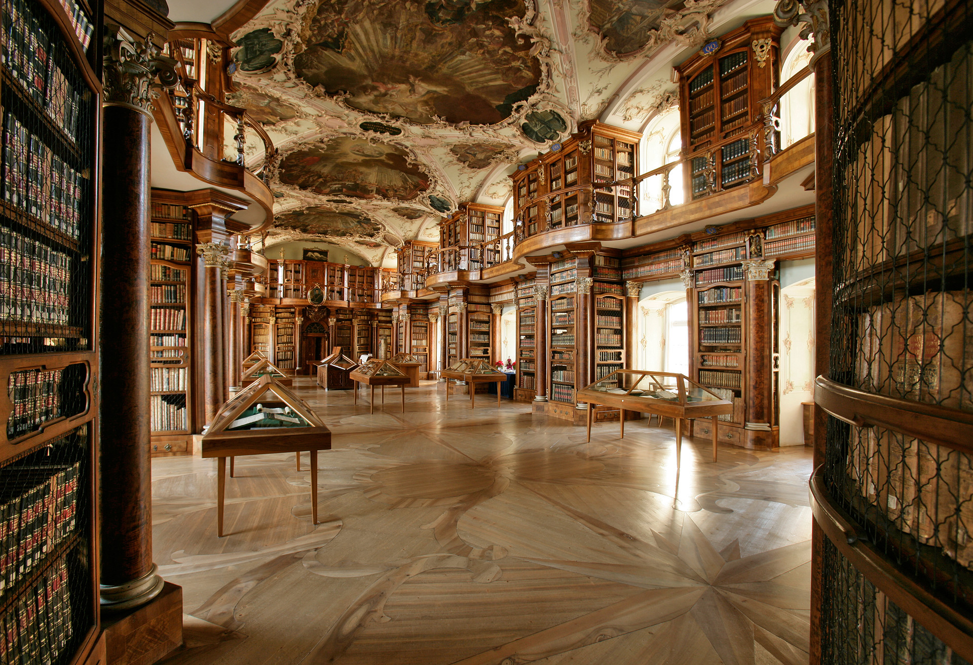 
          Stiftsbibliothek St. Gallen
          Bild 1